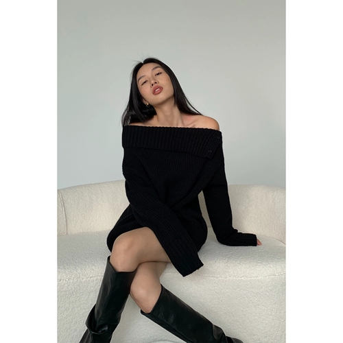 Черный весенний ретро трикотажный свитер, открытые плечи, свободный крой, в корейском стиле