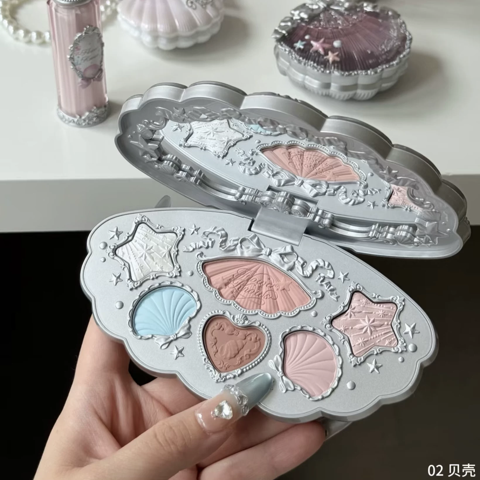 Eye shadow, acrylic swan, matte nail sequins