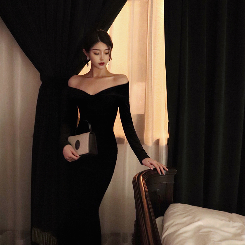 Black Lined Shoulders Foreign Dress Woman Summer Retro Style V Collar Collection Waist Length Dress Temperament Sexy Bag Hip Fish Tail Skirt