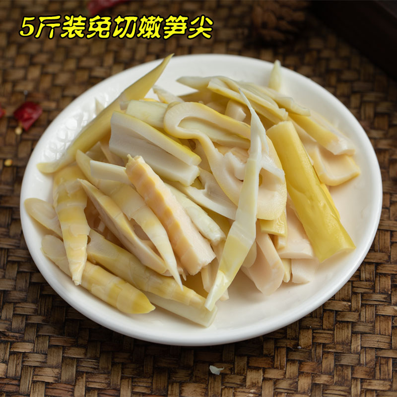 Wild small bamboo shoots are sliced ​​obliquely and Jiangxi specialty fresh bamboo shoots are crisp and tender.