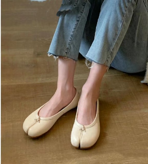 2023 spring flat beanie women's shoes split toe thumb pig trotter shoes shoes