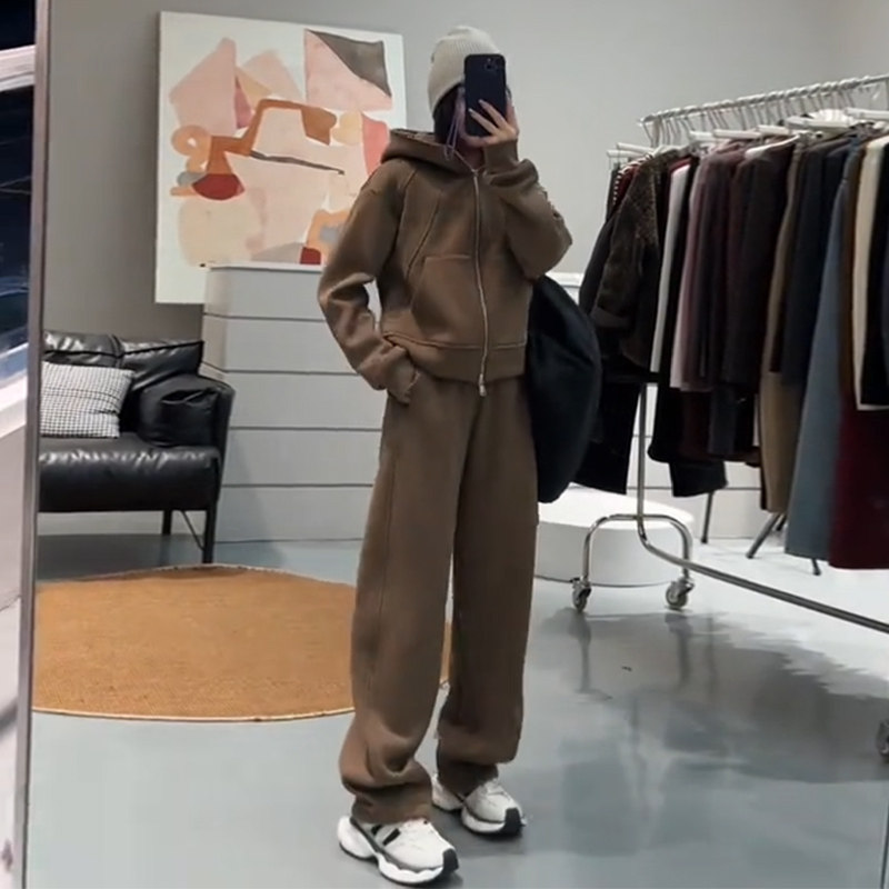 Merald wears a hitchy winter 2023 new Lazy Wind Green Curvewear Suit Women Plus Suede Thickened Casual Sportswear-Taobao