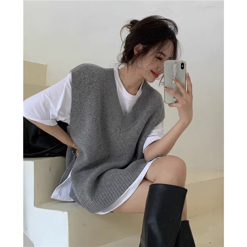 Retro Design Gray Slit V-Neck Knitted Vest for Women in Spring & Fall Loose Outer Wear Sleeveless Sweater Vest