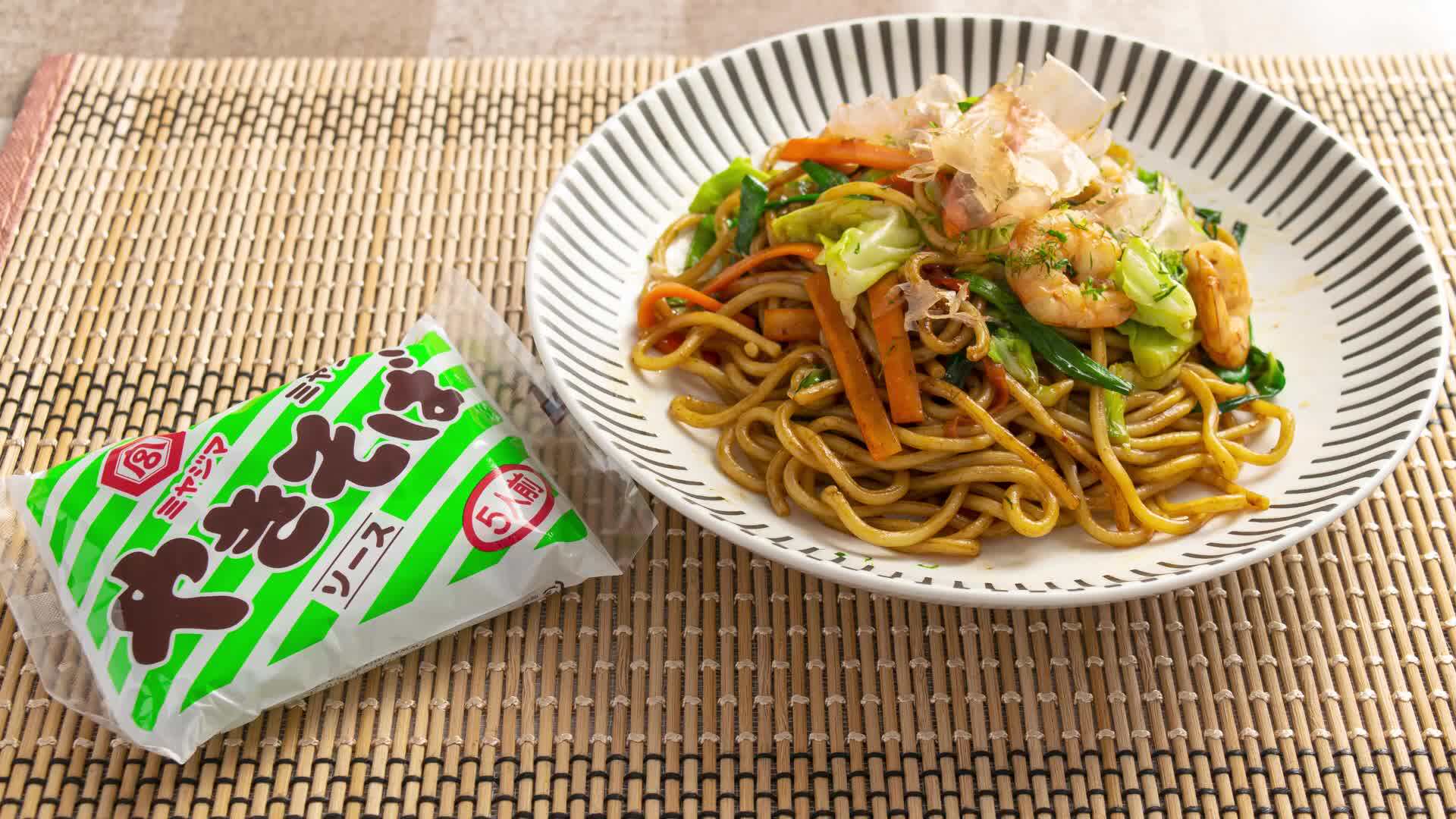 Куриный суп с лапшой. Бульон рамен. Лапша быстрого приготовления роллтон. Бульон фо бо. Специи лапша бульон.