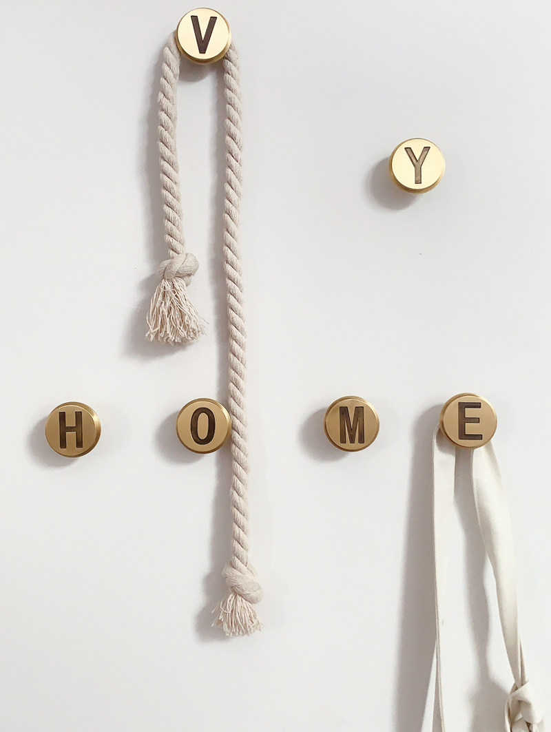 Original brass hook 26 English letter Norius in creative cloakhook mask hook metal decoration