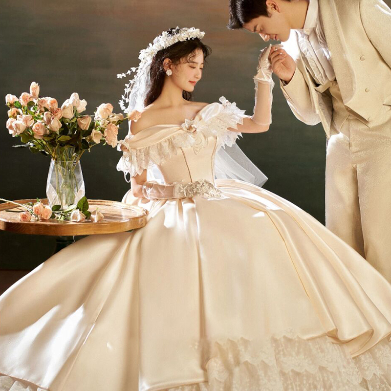 New Photo Studio Theme Clothing, French Satin Retro Wedding Dress, One-Shoulder Oil Painting Style Travel Photography Outdoor Dress