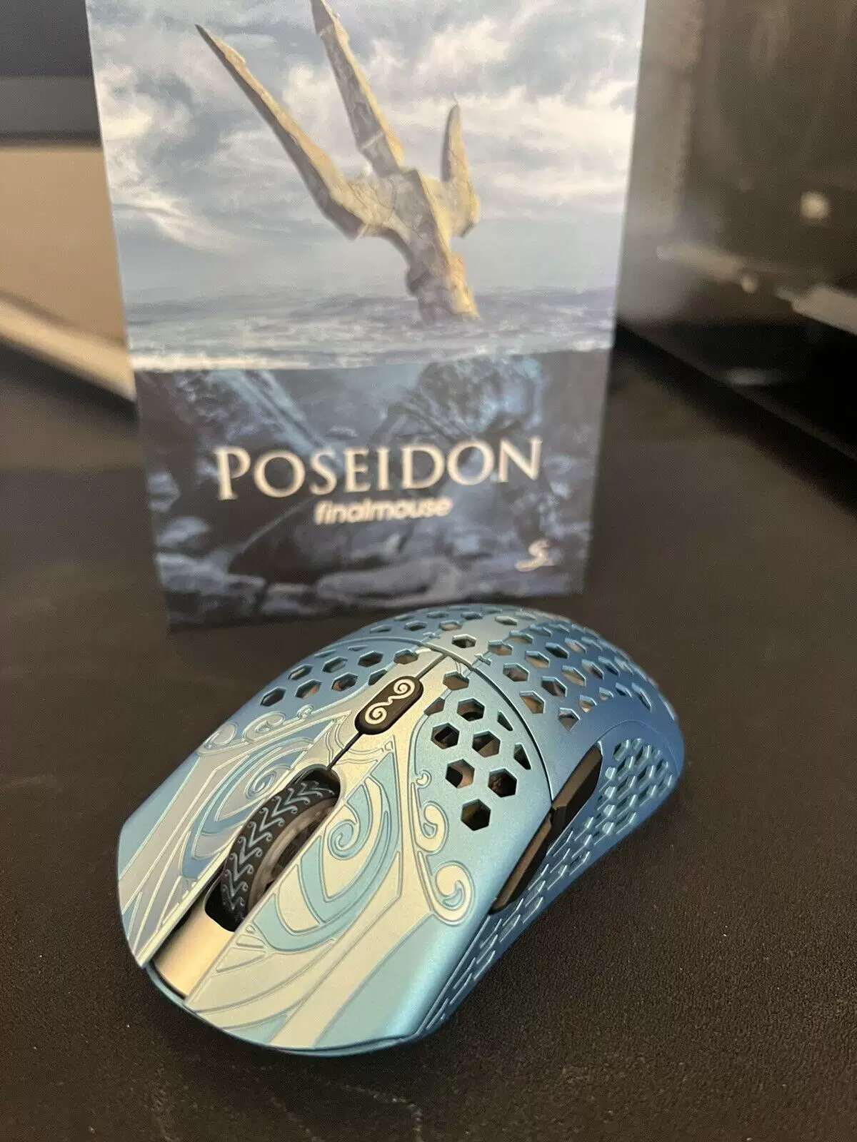 К wireless-геймерская мышь Finalmouse Starlight 12 Poseidon Medium дизайном Bluetooth wireless technology