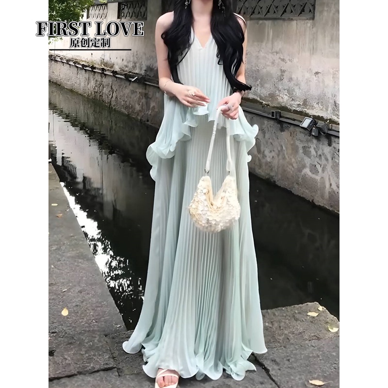 French-Style Holiday Long Dress, Summer Sweet and Slimming, High-End and Gentle Style, V-Neck Ruffled Pleated Dress