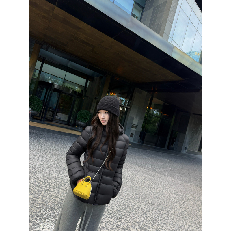 5Werkwen Korean Women's Hourglass Silhouette down Jacket/ down Vest with High Waistline, Filled with White Duck Down, Similar to Moncler 5Werkwen Korean Women's Hourglass Silhouette down Jacket/ down Vest with High Waistline, Filled with White Duck Down, Similar to Moncler