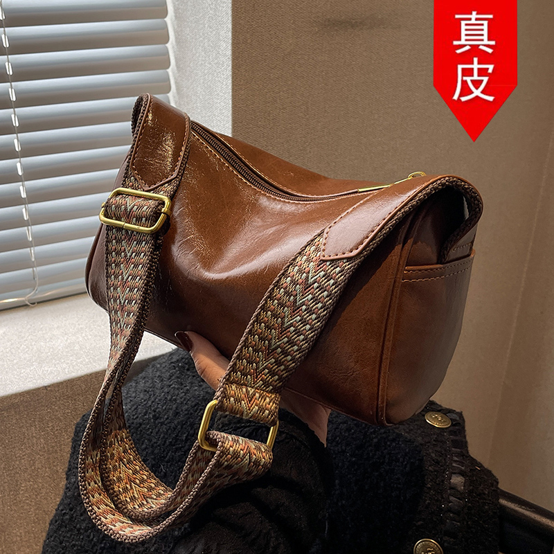 Hong Kong Genuine Leather Trendy Bags for Women in 2023, New Popular Shoulder and Crossbody Bags with a High-End Feel, Pillow Bags