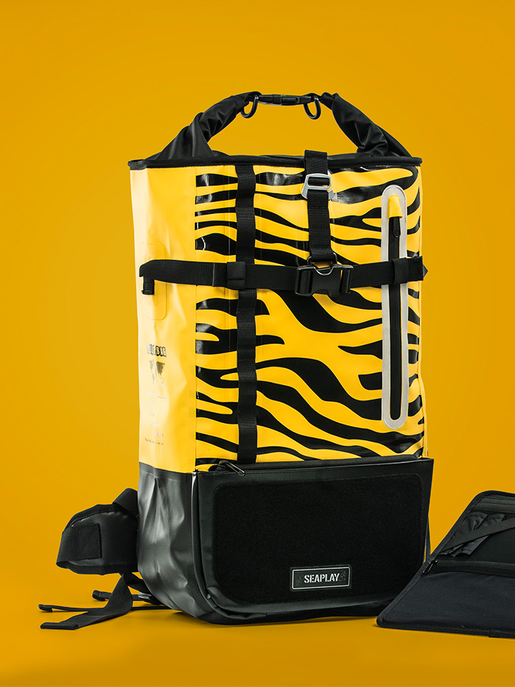 SEAPLAY colorful 28L waterproof flipper bag upgrade carrying system Velcro front bag fashionable personality and practical