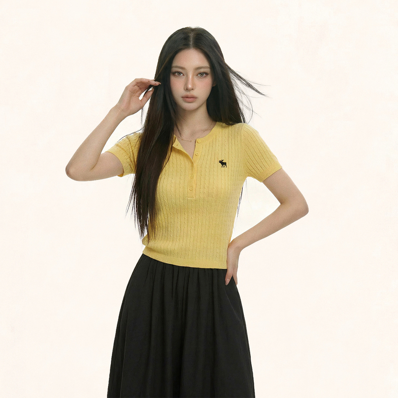 Solid Color Half-Open Collar Short-Sleeve T-Shirt for Women, Spring and Summer, Deer Embroidery Design, Button-Up, Slim Fit, Versatile Knit Top