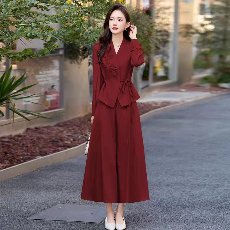 A Complete Set of Mother's Wedding Banquet Dress Suit for Women 2026 Spring and Autumn Formal Occasion Red Suit and Skirt Two-Piece Set