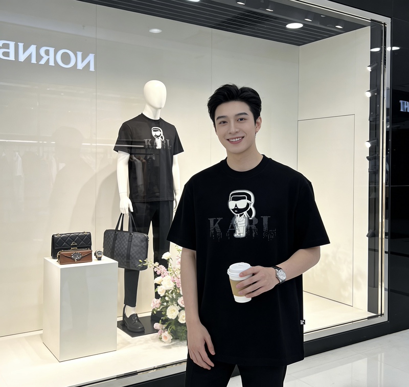 Authentic Karl Lagerfeld 26 Summer Men's Comfortable, Height-Enhancing, Easy-To-Match Loose T-Shirt Authentic Karl Lagerfeld 26 Summer Men's Comfortable, Height-Enhancing, Easy-To-Match Loose T-Shirt