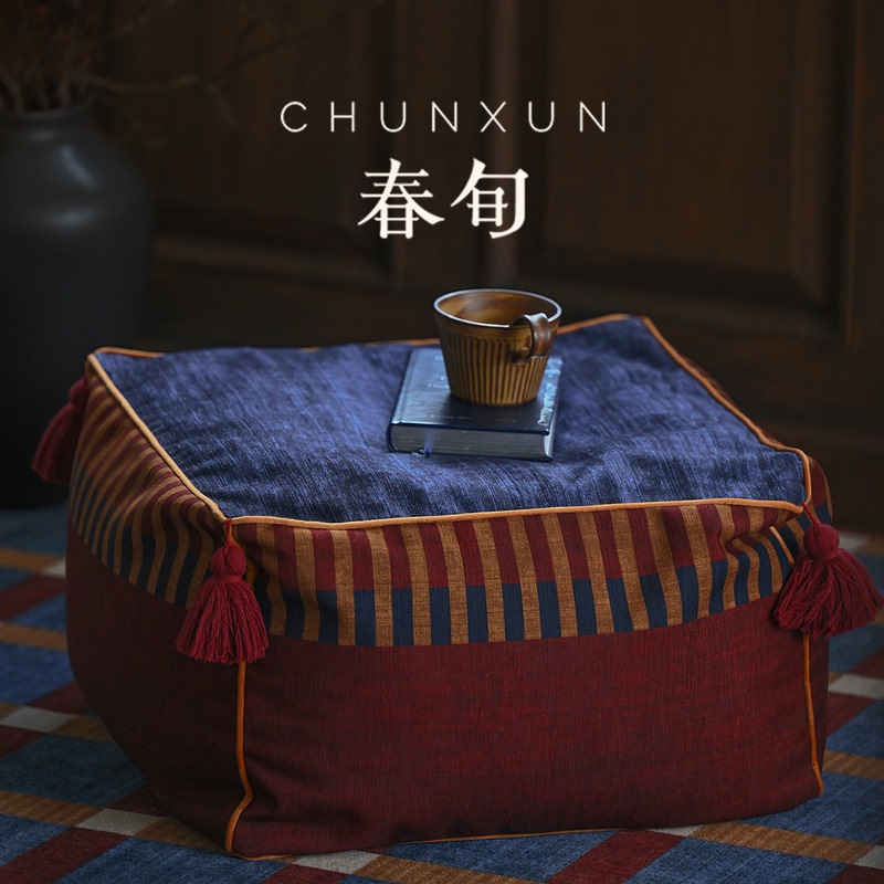 Spring Season's "Xuji" (Sequency) Series Features a Vintage-Style Pouf That Is Removable and Machine Washable, Suitable for the Living Room as a Lazy Sofa, Footstool, Floor Cushion, or Carpet Cushion Spring Season's "Xuji" (Sequency) Series Features a Vintage-Style Pouf That Is Removable and Machine Washable, Suitable for the Living Room as a Lazy Sofa, Footstool, Floor Cushion, or Carpet Cushion