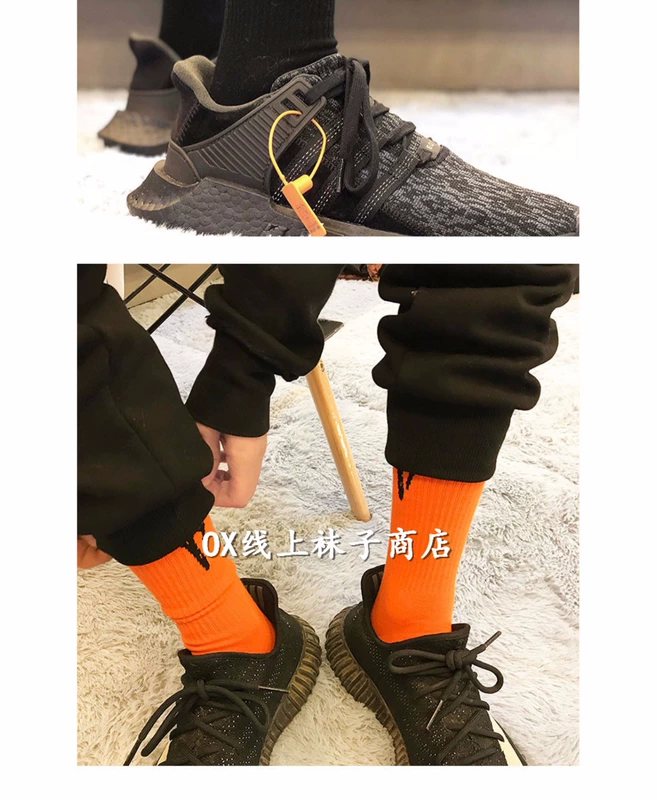 VLONE POP UP Limited Màu đen cam V Quần tất dài đường phố châu Âu và châu Mỹ FRIENDS - Vớ hàng tuần