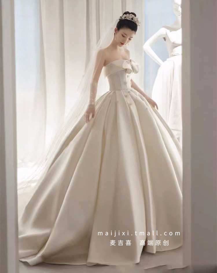 2021 New Bride Wedding Super Fairy Satin Hepbenson-style Retro French Trail Puff Skirt Travel Photograph Main Wedding Dress