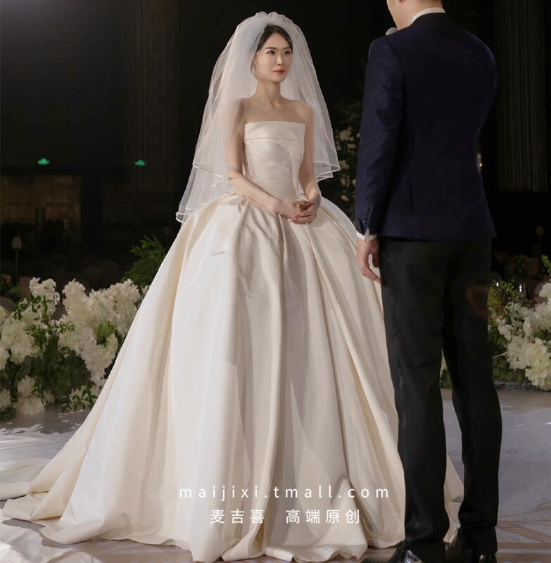 Casual Satin French Slim Luxury Large Tail Wedding Dress Bride 2025 New Tube Top Outing Gauze Women's Wedding Dress