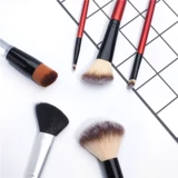 Японская кисть, тональный крем, косметическая база под макияж