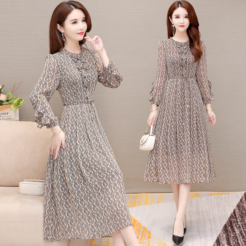 Middle-aged female soil light familiar style foreign style temperament Nordic style elegant dress 2022 new popular women's spring and autumn