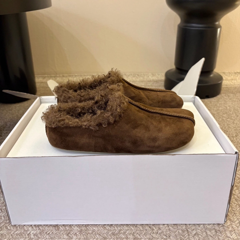 Autumn and Winter New Style Cowhide Wool Thick-Soled Retro Closed-Toe Slippers for Women, Comfortable and Versatile, Stylish and Cool Autumn and Winter New Style Cowhide Wool Thick-Soled Retro Closed-Toe Slippers for Women, Comfortable and Versatile, Stylish and Cool