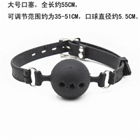 Большая силиконовая затычка для рта черного цвета с отверстиями.