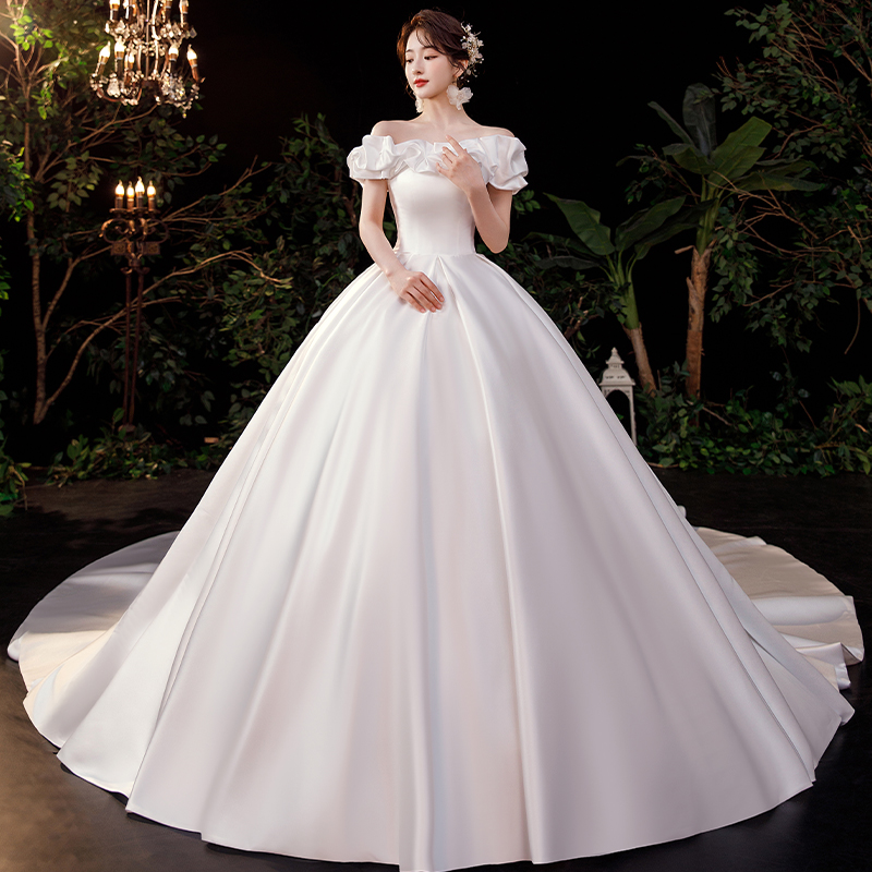 The main wedding dress 2022 new bride French -style shoulder -like temperament is high -level and thin satin princess wind dragging winter The main wedding dress 2022 new bride French -style shoulder -like temperament is high -level and thin satin princess wind dragging winter