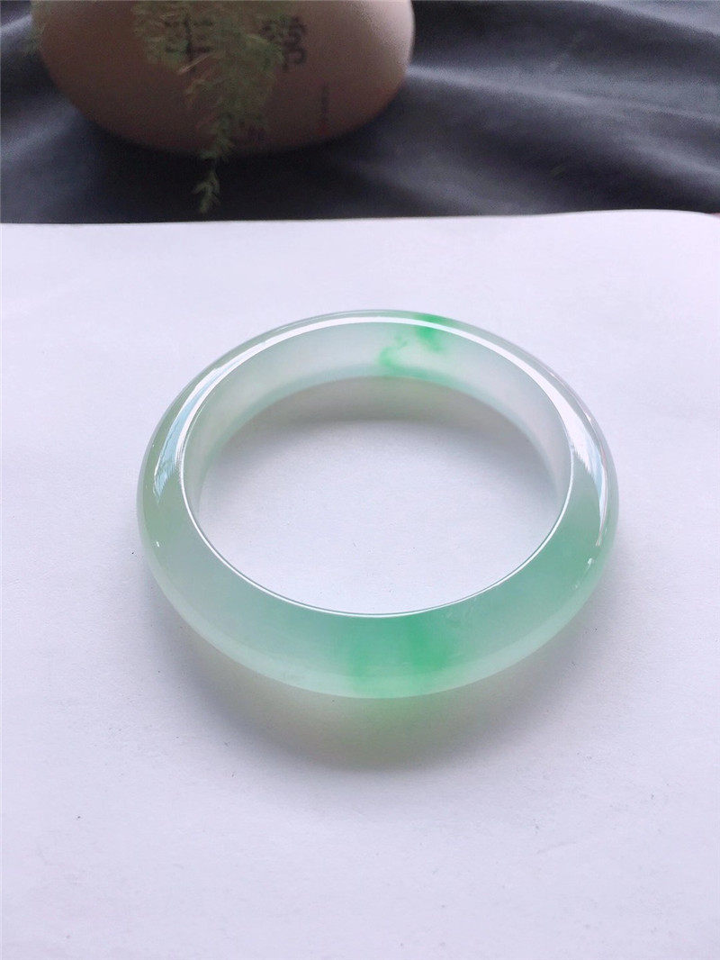 Live natural emerald ice seed floating with your princess emerald bracelet Myanmar A cargo yang green round bar jade bracelet women 's