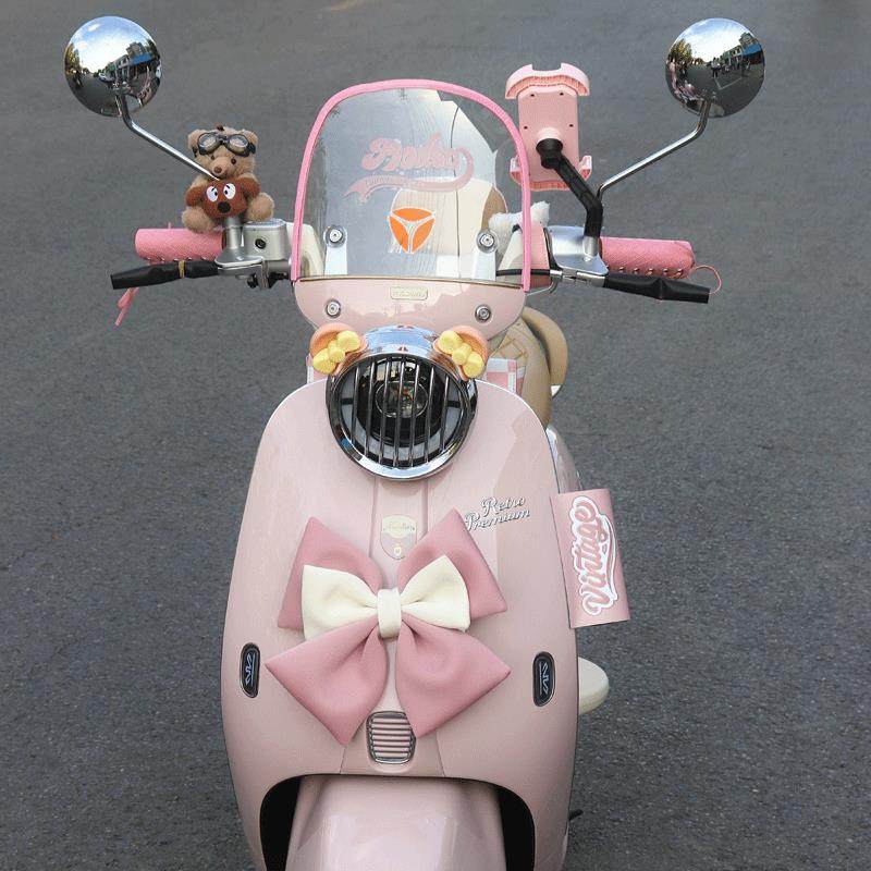 雅迪摩登光芒70/80粉色装饰电动车的脚垫、编织筐挂包和手机支架该怎么选？聊聊2026年的最新潮流趋势