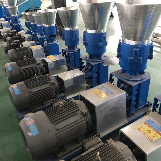 Three-wheel feed pelletizer Fish feed pelletizer Peanut shell crushing and mixing pelletizing production line
