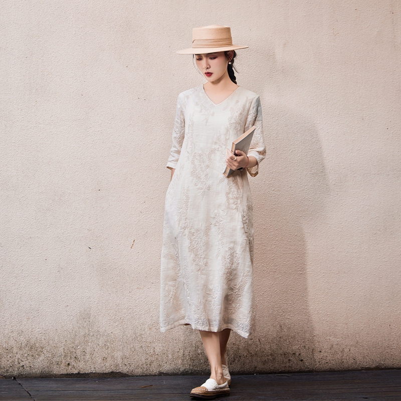 2026 Summer New Artistic Style Ramie Heavy Embroidery Unique and Beautiful New Chinese Style Original Cotton and Linen Dress for Women 2026 Summer New Artistic Style Ramie Heavy Embroidery Unique and Beautiful New Chinese Style Original Cotton and Linen Dress for Women