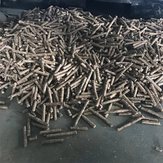 Bamboo wood dust sawdust pelletizer, straw cotton rod crushing and granulating machine, vertical flat mold combustion pellet processing equipment