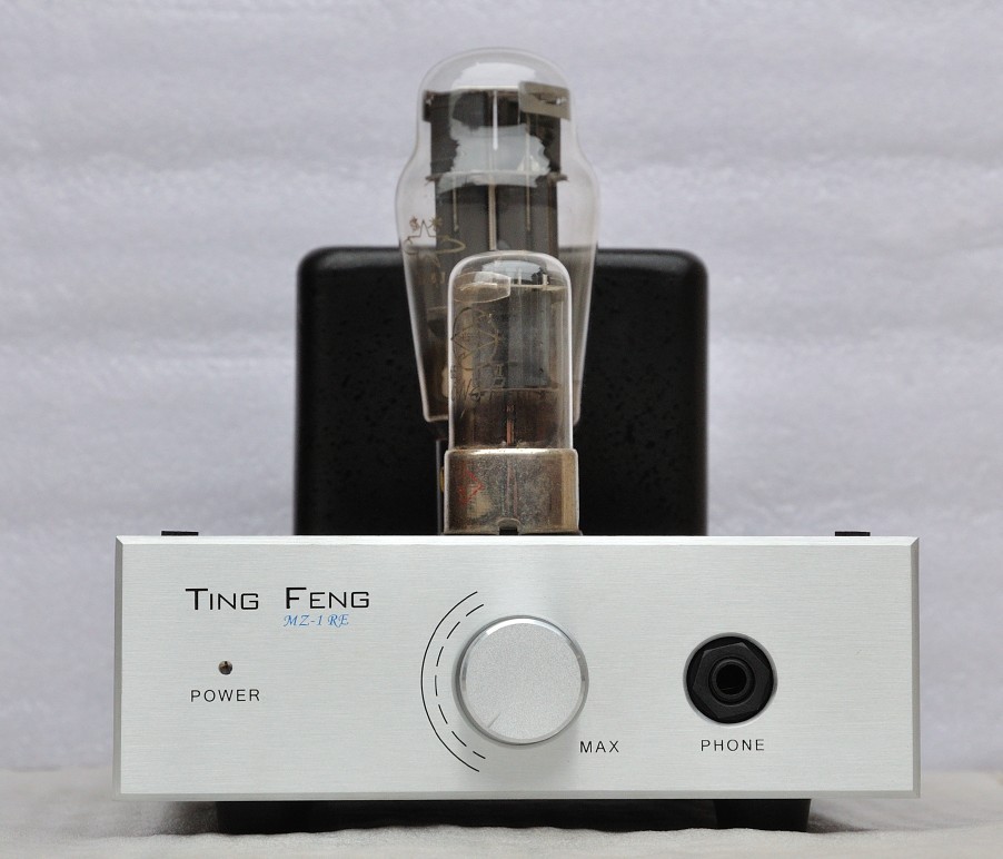 Listening to Wind MZ-1 RE Earphone Amplifier Vacuum Tube Ear