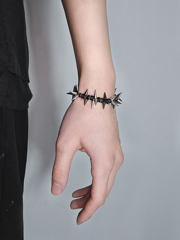 Crow's White Black Coconut Shell Titanium Steel Bracelet Spiked Contrast Color Punk Original Jewelry Niche Gothic Layered Bracelet