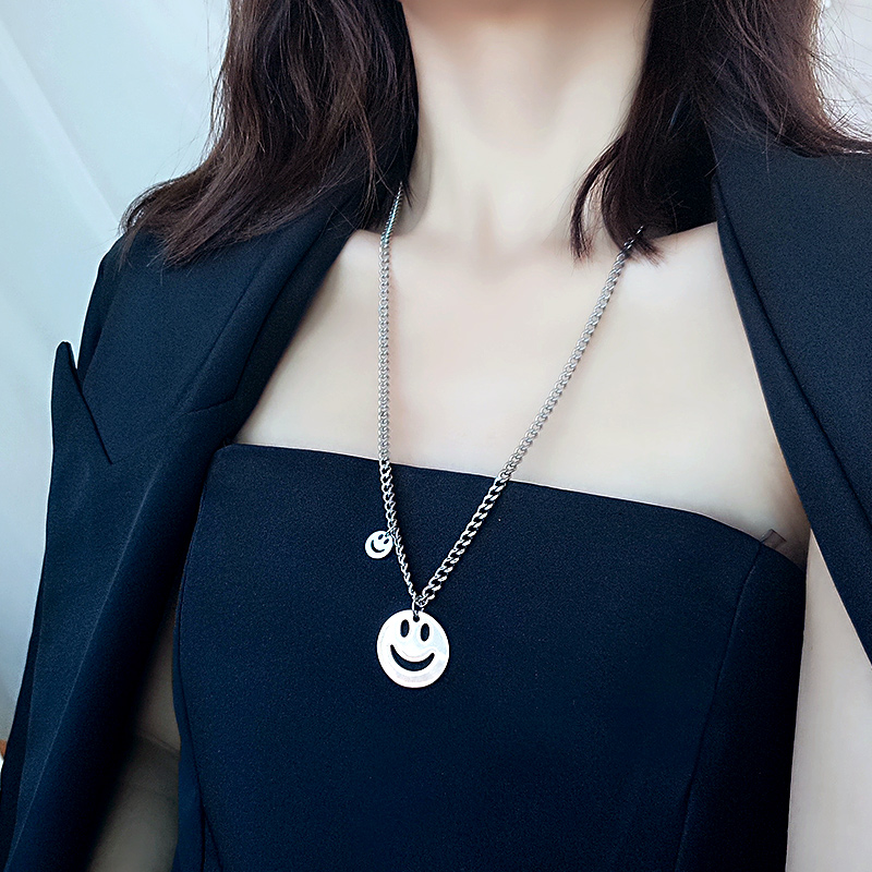 Net red smiley face pendant titanium steel does not fall off the sweater chain, long line necklace in simple clothing accessories female