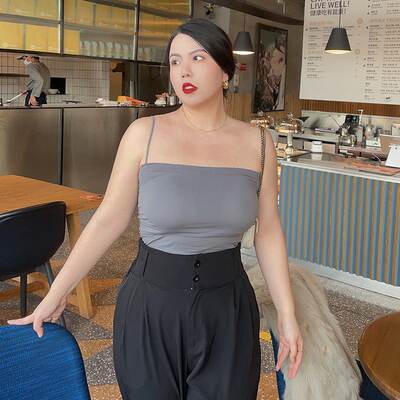 【 Slim shoulders with chest pads 】 Versatile elastic halter for a beautiful back and chest, slimming and sexy plus-size women's wear for chubby girls
