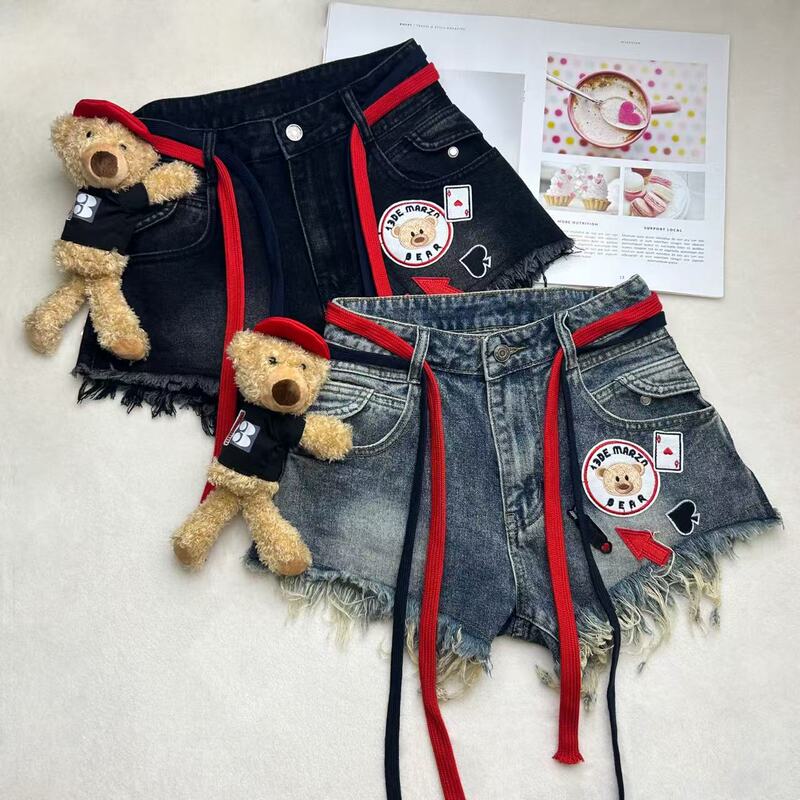 New Sweet Heavy-Duty Frayed Denim Shorts for Women, Vintage Badge Bear Doll High-Waisted Versatile Slimming Hot Pants Trendy