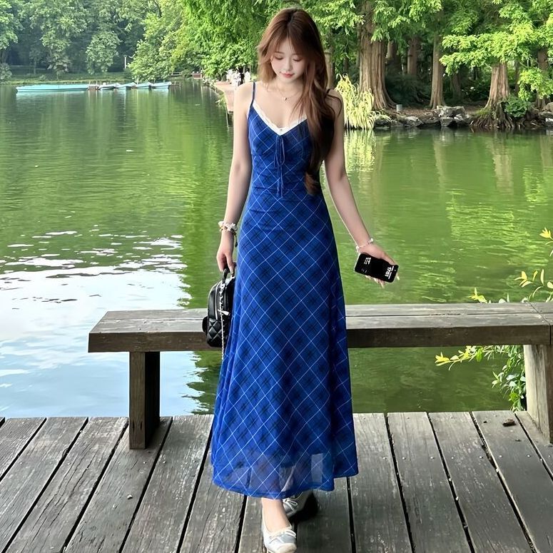 French-Style Stunning Klein Blue Plaid Suspender Dress for Women, Super Popular in Summer, Fashionable and Very Beautiful, Waist-Cinching Elegant Long Dress