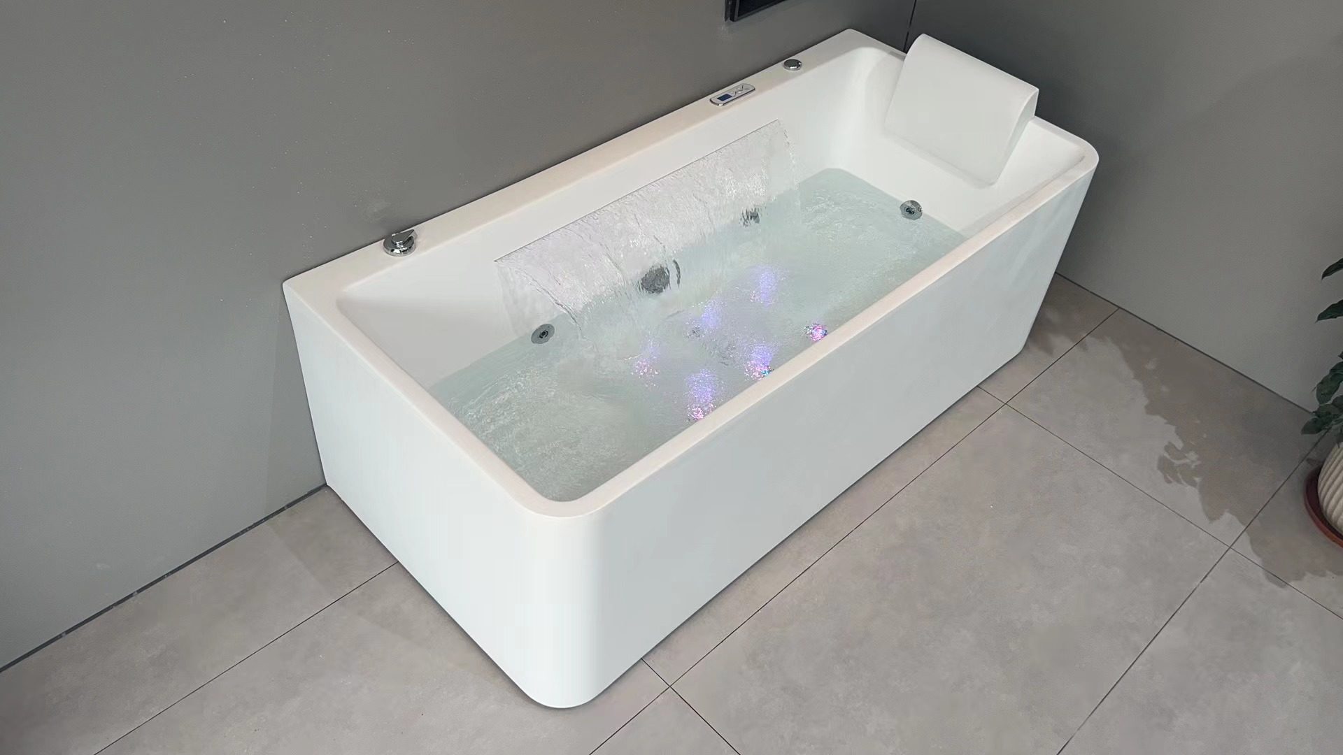 2025款按摩瀑布冲浪浴缸：恒温智能新享受？