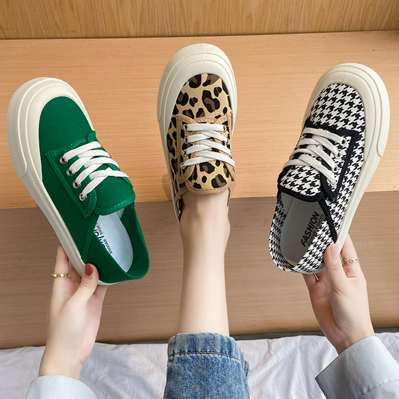 One foot pedal sails shoes women Summer thin models 2022 New Baotou Half tug outside wearing soft underfloor shoes Two wearing single shoes