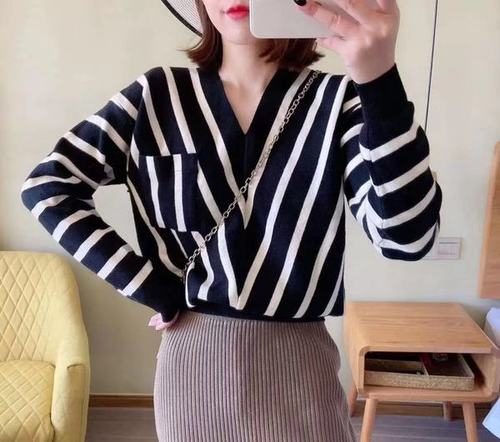 Europe station autumn winter 2019 new loose V-neck stripe long sleeve T-shirt sweater women design sense Korean top