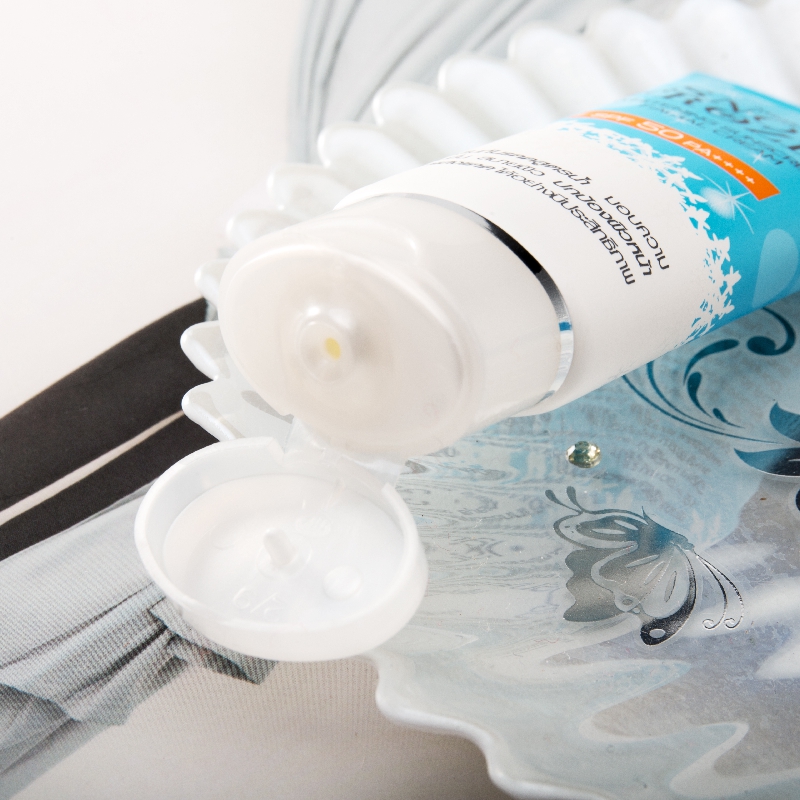Thái Lan sương mù bông tuyết điểm mặt kem chống nắng làm trắng cô lập kem chống nắng SPF50PA ++ UV bảo vệ kem chống nắng cho da nhạy cảm