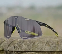 Гиперплоданец прозрачно трансформирован в серой все -Вар