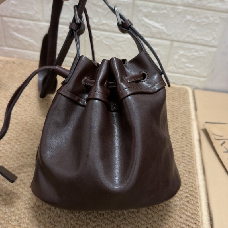 Top-Layer Crystal Vegetable-Tanned Leather European and American Style Fashion Bucket Bag for Women, Trendy Versatile Simple Shoulder Crossbody Bag for Women, Genuine Leather Top-Layer Crystal Vegetable-Tanned Leather European and American Style Fashion Bucket Bag for Women, Trendy Versatile Simple Shoulder Crossbody Bag for Women, Genuine Leather
