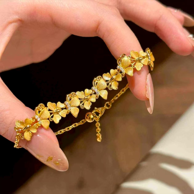 [Butterflies Fluttering] Brushed Butterfly Bracelet, Fashionable and Light Luxury Design, High-End Feel, Versatile and Flattering, Perfect as a Gift
