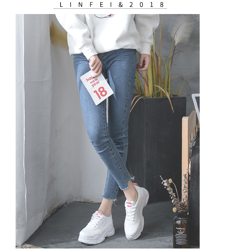 Giày cũ đế dày mới dày với giày đế thấp đế thấp giúp buộc dây nhỏ màu trắng đầu tròn 2018 mùa đông mới giày thể thao nữ đế cao