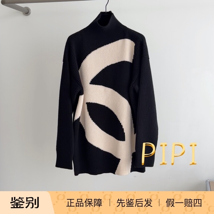 Pipi Genuine Product | Chanel 26N Ski Black and White Color-Blocked Large Cc Turtleneck Knitted Sweater