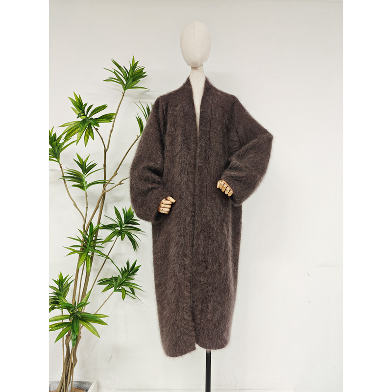 ● Hogu Studio Autumn and Winter New Long Plush Wool Coat with Delicate Feel, Semi-High V-Neck, Cocoon-Shaped Sleeves 8699