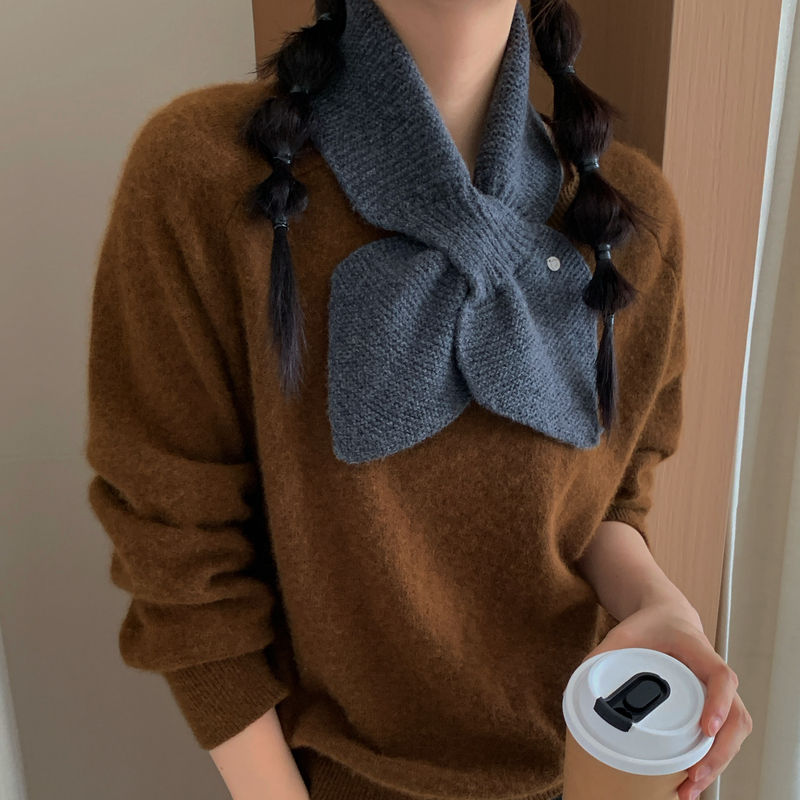 Solid Color Heart-Shaped~ Korean 100% Sheep Wool Short Pointed Scarf for Women, Warm Knitted Cross-Decorated Neck Scarf