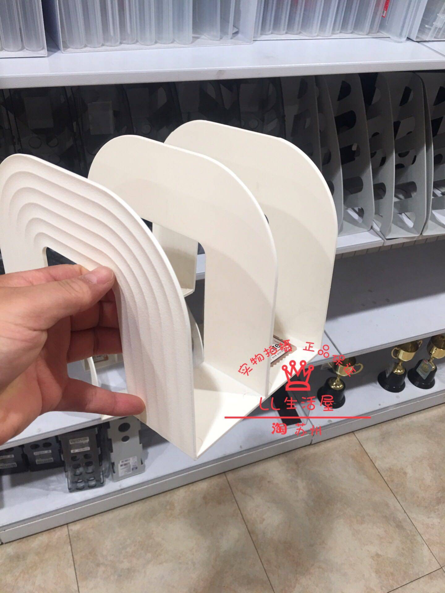 Japan's Daiso Daiso bookend desktop finishing book storage rack desk book finishing rack made in Japan